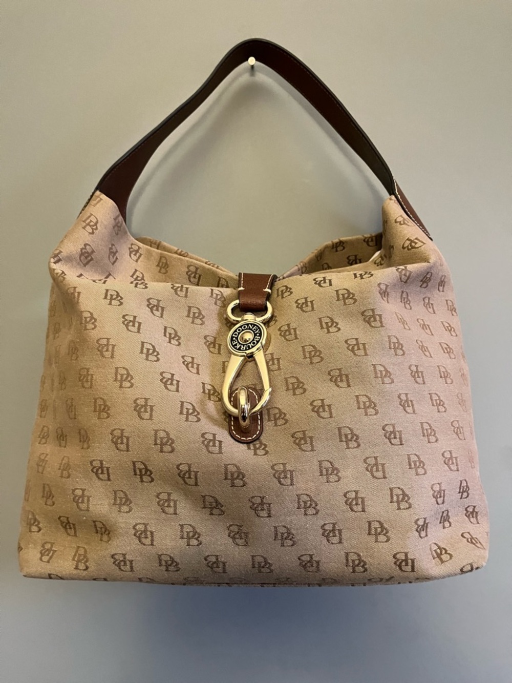 Dooney & Bourke Vintage Beige/Tan Signature Jacquard Shoulder Bag EUC